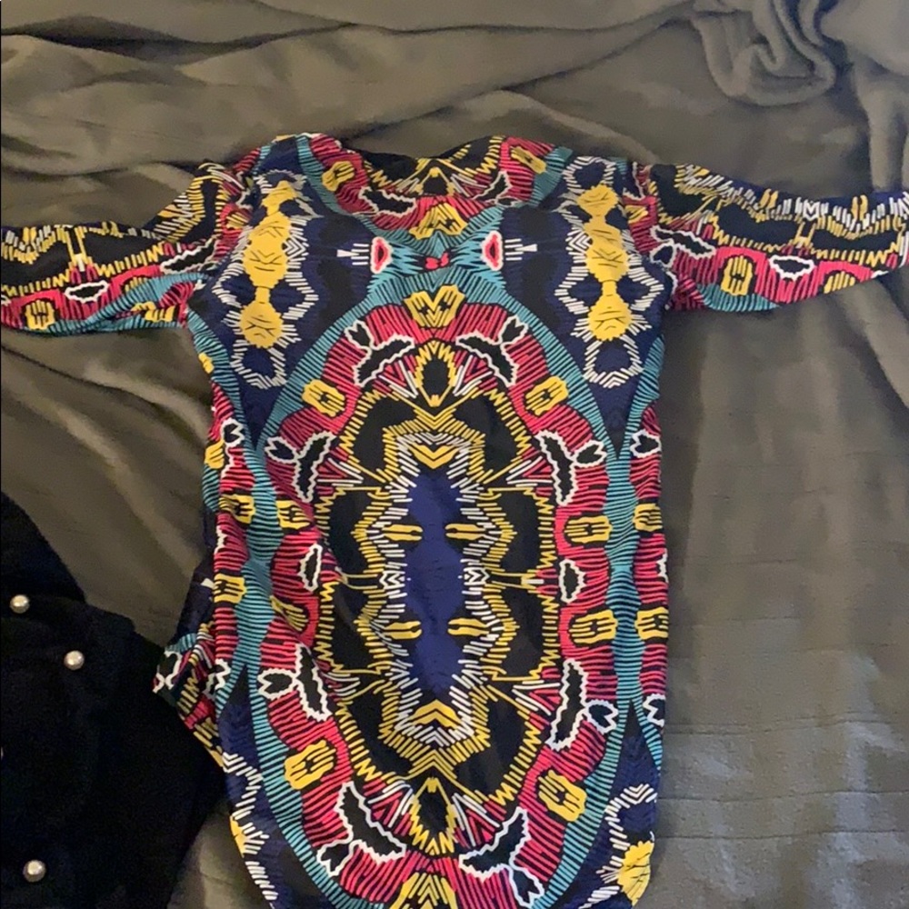 Unique one piece - Picture 2 of 2